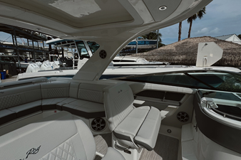 Sea Ray SLX 310 Outboard 10 2026 Sea Ray SLX 310 Outboard 11