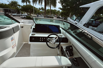 Sea Ray SLX 310 Outboard 14 2026 Sea Ray SLX 310 Outboard 15