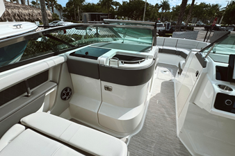 Sea Ray SLX 310 Outboard 16 2026 Sea Ray SLX 310 Outboard 17