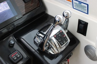 Sea Ray Sundancer 350 20 2018 Sea Ray Sundancer 350 21