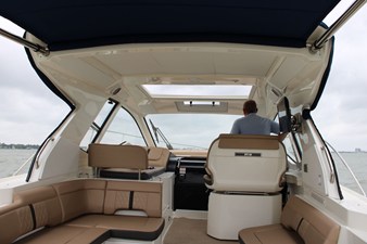 Sea Ray Sundancer 350 46 2018 Sea Ray Sundancer 350 47