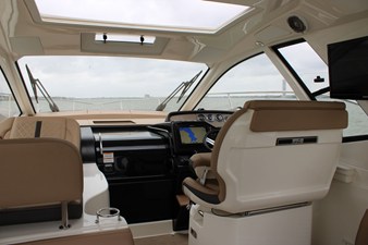 Sea Ray Sundancer 350 50 2018 Sea Ray Sundancer 350 51