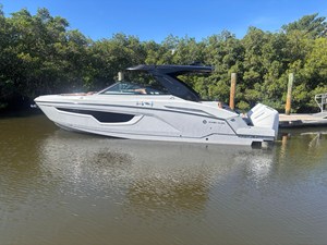 Cruisers Yachts 34 GLS South Beach Outboard 0 2024 Cruisers Yachts 34 GLS South Beach Outboard 1