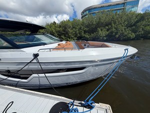 Cruisers Yachts 34 GLS South Beach Outboard 4 2024 Cruisers Yachts 34 GLS South Beach Outboard 5