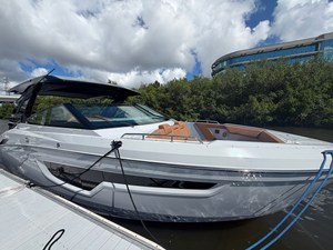 Cruisers Yachts 34 GLS South Beach Outboard 5 2024 Cruisers Yachts 34 GLS South Beach Outboard 6