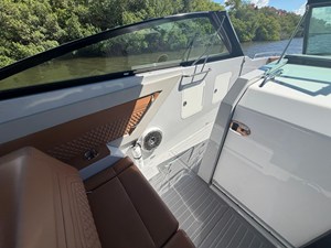 Cruisers Yachts 34 GLS South Beach Outboard 12 2024 Cruisers Yachts 34 GLS South Beach Outboard 13