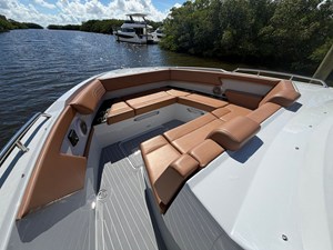 Cruisers Yachts 34 GLS South Beach Outboard 15 2024 Cruisers Yachts 34 GLS South Beach Outboard 16