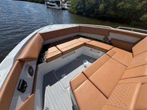 Cruisers Yachts 34 GLS South Beach Outboard 16 2024 Cruisers Yachts 34 GLS South Beach Outboard 17
