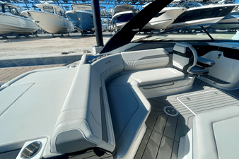 Sea Ray SLX 260 Outboard 5 2025 Sea Ray SLX 260 Outboard 6