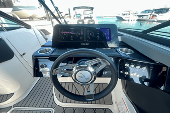 Sea Ray SLX 260 Outboard 8 2025 Sea Ray SLX 260 Outboard 9
