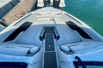 Sea Ray SLX 260 Outboard 13 2025 Sea Ray SLX 260 Outboard 14