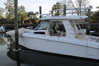 Boston Whaler 350 REALM 0 2021 Boston Whaler 350 REALM 1