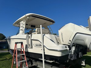 Boston Whaler 350 REALM 3 2021 Boston Whaler 350 REALM 4