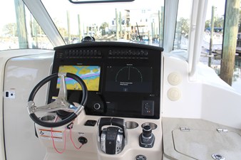 Boston Whaler 350 REALM 16 2021 Boston Whaler 350 REALM 17