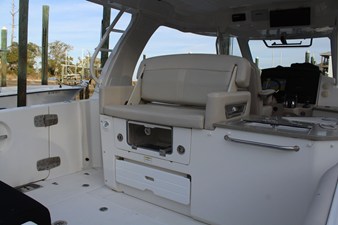 Boston Whaler 350 REALM 21 2021 Boston Whaler 350 REALM 22