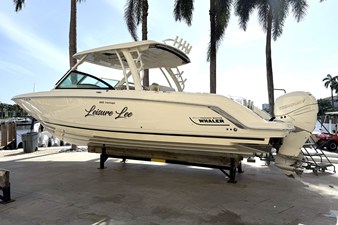 Boston Whaler 320 VANTAGE 3 2018 Boston Whaler 320 VANTAGE 4