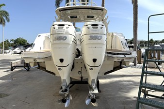 Boston Whaler 320 VANTAGE 12 2018 Boston Whaler 320 VANTAGE 13