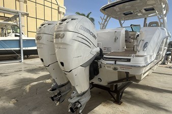Boston Whaler 320 VANTAGE 14 2018 Boston Whaler 320 VANTAGE 15