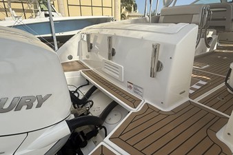 Boston Whaler 320 VANTAGE 16 2018 Boston Whaler 320 VANTAGE 17