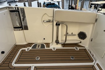 Boston Whaler 320 VANTAGE 18 2018 Boston Whaler 320 VANTAGE 19