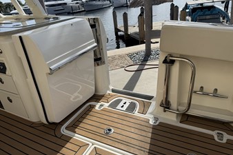 Boston Whaler 320 VANTAGE 19 2018 Boston Whaler 320 VANTAGE 20