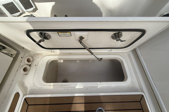 Boston Whaler 320 VANTAGE 20 2018 Boston Whaler 320 VANTAGE 21