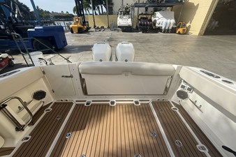 Boston Whaler 320 VANTAGE 22 2018 Boston Whaler 320 VANTAGE 23
