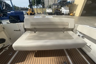 Boston Whaler 320 VANTAGE 24 2018 Boston Whaler 320 VANTAGE 25
