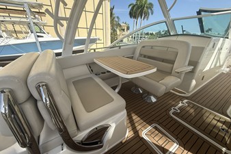Boston Whaler 320 VANTAGE 34 2018 Boston Whaler 320 VANTAGE 35