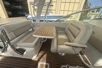 Boston Whaler 320 VANTAGE 35 2018 Boston Whaler 320 VANTAGE 36