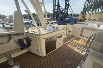 Boston Whaler 320 VANTAGE 36 2018 Boston Whaler 320 VANTAGE 37