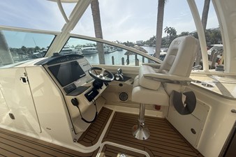 Boston Whaler 320 VANTAGE 37 2018 Boston Whaler 320 VANTAGE 38
