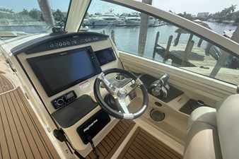 Boston Whaler 320 VANTAGE 48 2018 Boston Whaler 320 VANTAGE 49