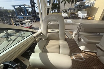 Boston Whaler 320 VANTAGE 49 2018 Boston Whaler 320 VANTAGE 50