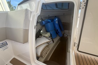 Boston Whaler 320 VANTAGE 54 2018 Boston Whaler 320 VANTAGE 55