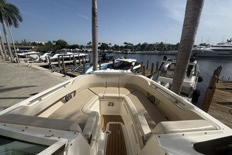 Boston Whaler 320 VANTAGE 61 2018 Boston Whaler 320 VANTAGE 62