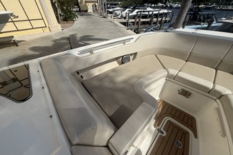 Boston Whaler 320 VANTAGE 64 2018 Boston Whaler 320 VANTAGE 65