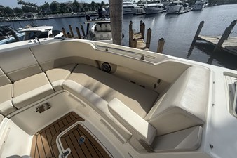 Boston Whaler 320 VANTAGE 65 2018 Boston Whaler 320 VANTAGE 66
