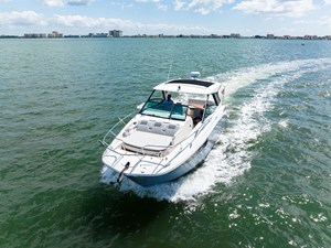 Sea Ray 320 SUNDANCER OB 2 2024 Sea Ray 320 SUNDANCER OB 3