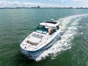 Sea Ray 320 SUNDANCER OB 3 2024 Sea Ray 320 SUNDANCER OB 4