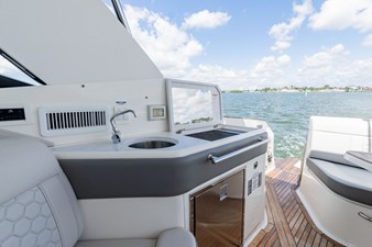 Sea Ray 320 SUNDANCER OB 19 2024 Sea Ray 320 SUNDANCER OB 20
