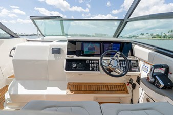 Sea Ray 320 SUNDANCER OB 27 2024 Sea Ray 320 SUNDANCER OB 28