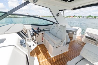 Sea Ray 320 SUNDANCER OB 29 2024 Sea Ray 320 SUNDANCER OB 30
