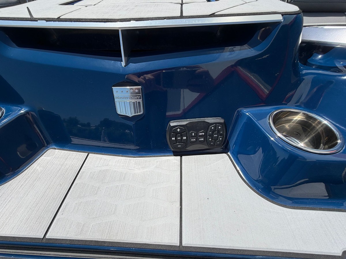 2022 Mastercraft X24 8
