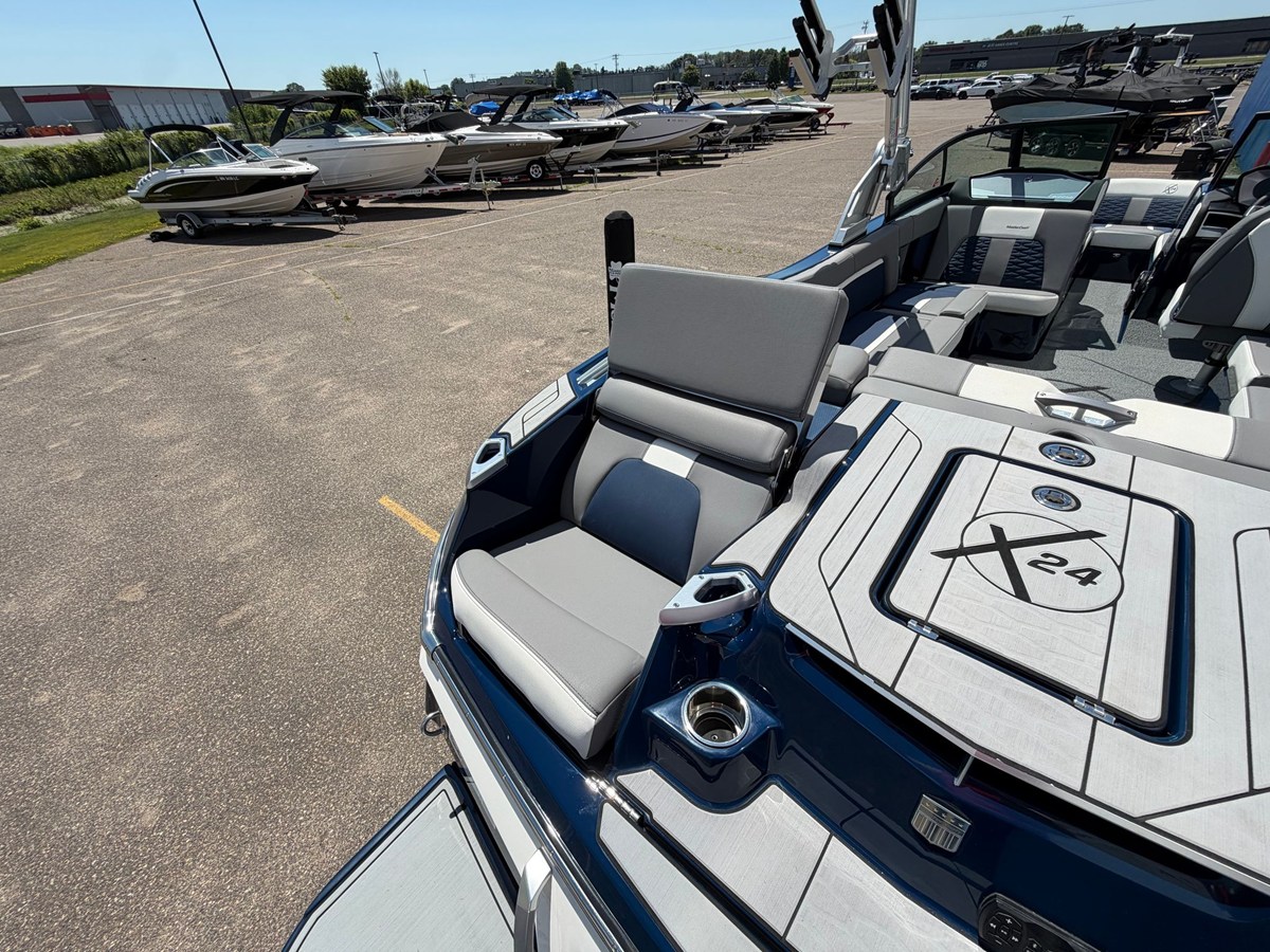 2022 Mastercraft X24 10