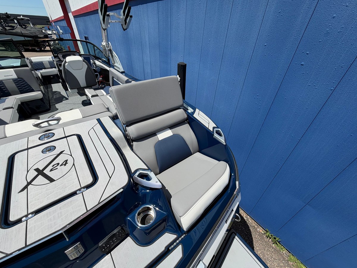 2022 Mastercraft X24 11