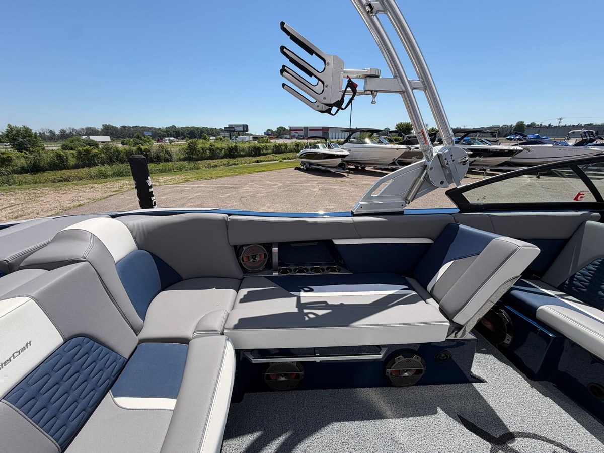 2022 Mastercraft X24 19