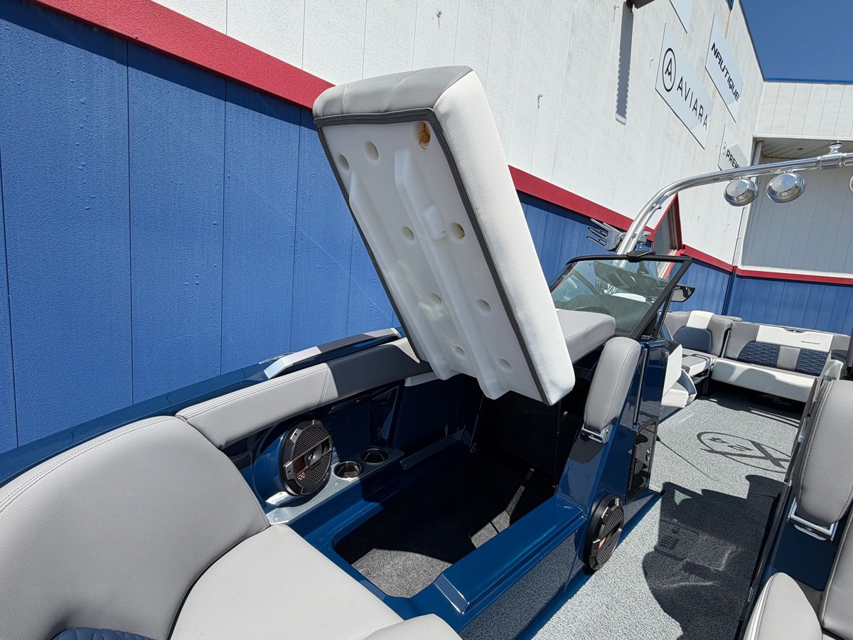 2022 Mastercraft X24 39