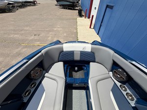 2022 Mastercraft X24 38