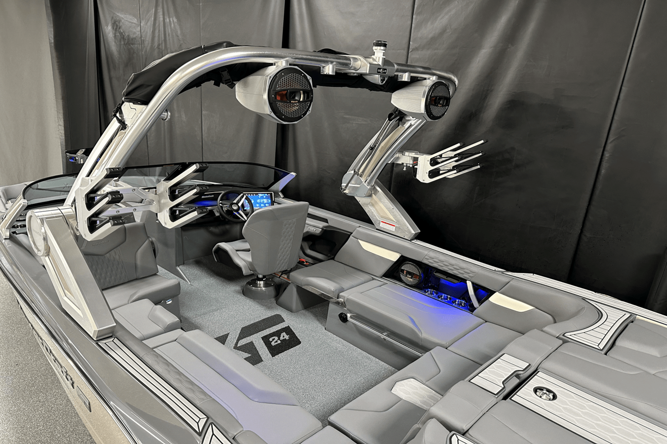 2025 Mastercraft XT24 14